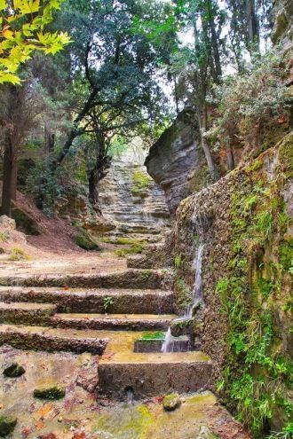 История гласит, что именно здесь Цезарь 