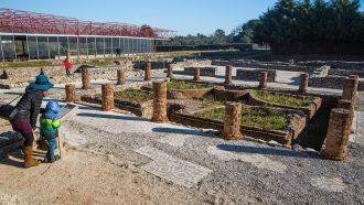 В одном из домов можно увидеть мозаику н