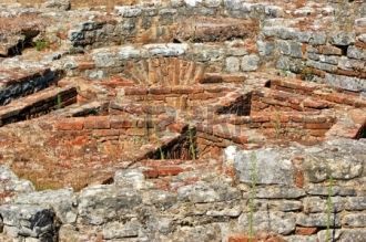 В музее хранятся предметы древности, най