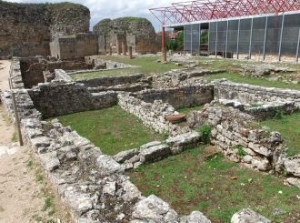 Исходя из размеров амфитеатра, ученые ис