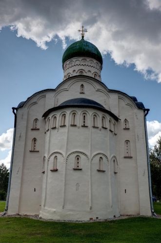 Заказчиками этой церкви, согласно древни