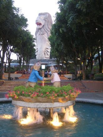 Всего на статуе 2 смотровых площадки — н