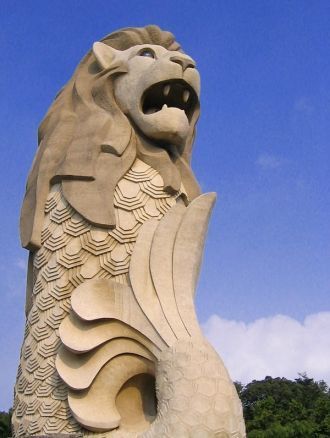 Скульптура вылита из бетона, высота 37 м