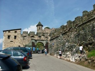 В 1436-1447 замок принадлежал господам ф