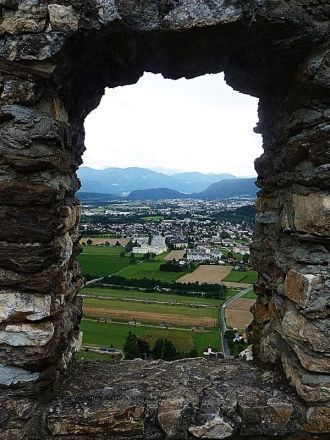 Со стен замка открывается великолепные в