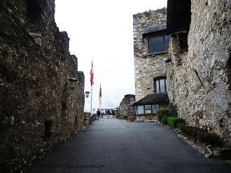 После последнего пожара крыша больше не 