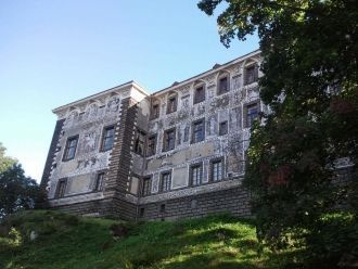 Лобковицы оставались хозяевами этого сре