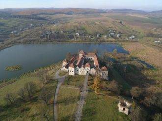 В послевоенное время первым в упадок при