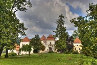 Наши дни. Замок относительно неплохо сох