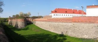 Тогда же было достроено два бастиона со 