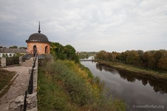 Второй, более широкий и важный для оборо