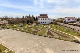 И лишь в конце XIX в. замок был продан в