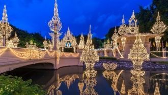 Королевский комплекс с внешней стороны у