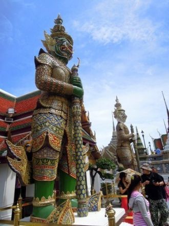 Эти статуи  выполнены в стиле позднего б