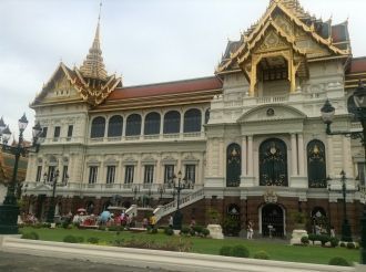 Правитель Пхумипона Адульядета переехал 