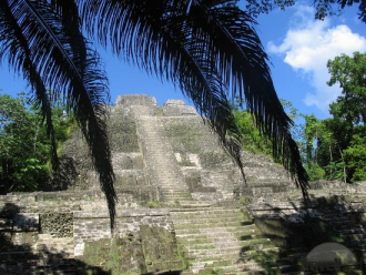 Развалины древнего города майя находятся
