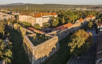 Ужгородский замок разместился напротив г