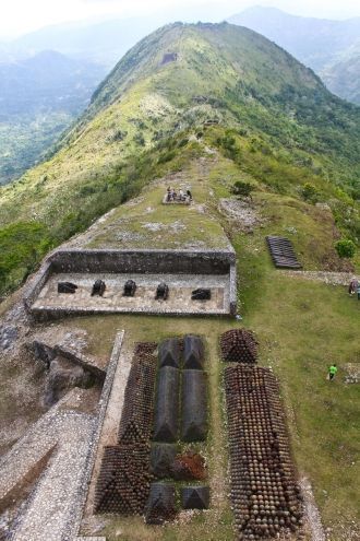 Сооружение оснащено 365 пушками самых ра