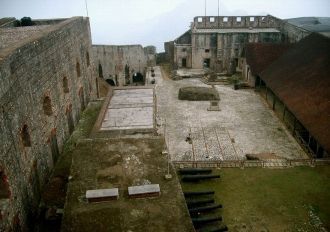 Фундаментом крепости Лаферьер служит неп