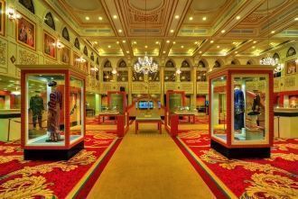 А старый Королевский дворец, хотя и утра