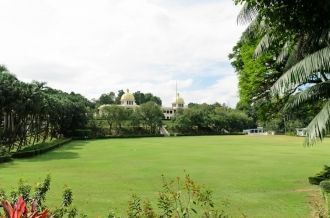 Он занимает площадь около 9 га.