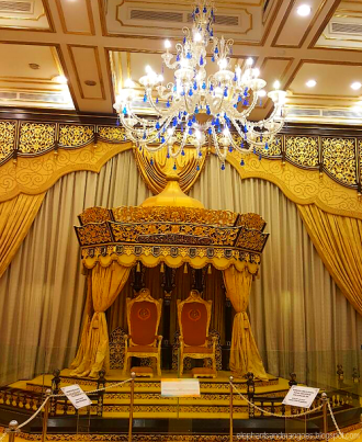 В настоящий момент дворец не доступен дл