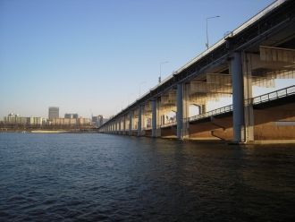 Мост Банпо двухъярусный.