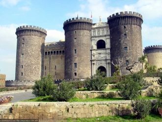 Воодушевленный победой Филипп II приказы