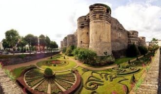 В замке появляется уникальный зверинец -