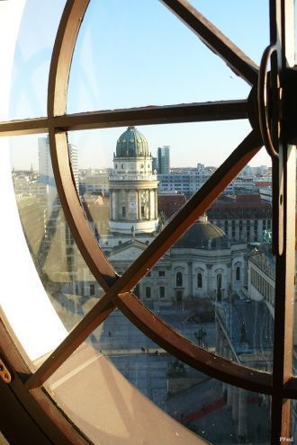 Вид из окна Француского собора на Немецк