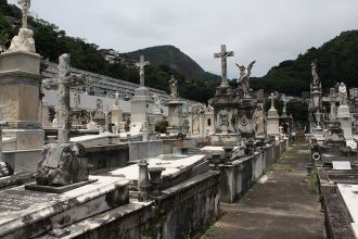 При посещении Сао Жоао Батишта возникает