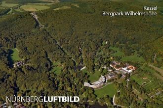 Напротив каскадного фонтана парка Вильге