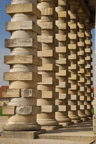 Дом директора, мощная колоннада с муфтир