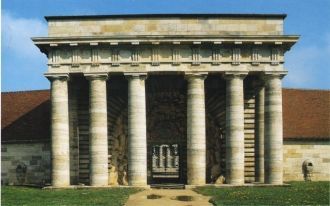 Портик пропилей.