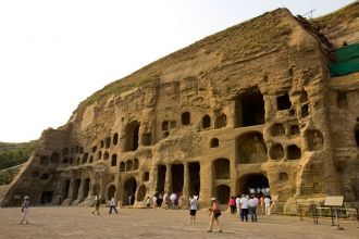 К западу от 20-го грота находятся пещеры