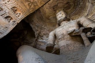 17-метровая статуя Будды, вырезанная в т