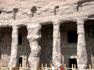 Пещеры N 9 и N 10. Обе пещеры состоят из