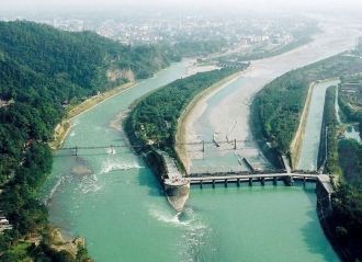 В 2000 году Ирригационная система Дуцзян