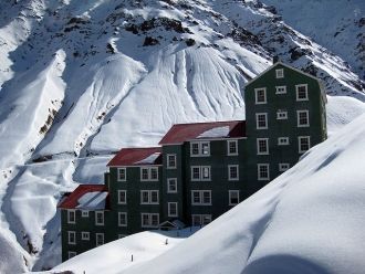 Сюда едут не только трудиться и знакомит