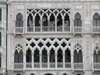 Палаццо Санта-София в районе венецианско