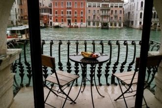 Интересна дворцовая часовня, в особеннос