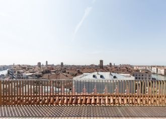 Дворец расположен в историческом квартал