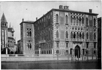 В 19 веке здание перешло в собственность