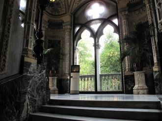 Большой сад часто выступает местом для з