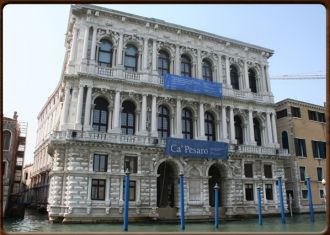 Декорации первого этажа с его чередующим