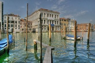 Во дворце до сих пор сохранились некотор