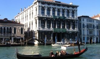 На первом этаже располагался спрятанный 