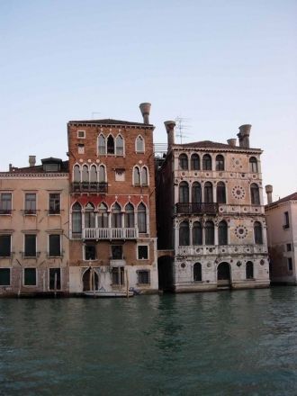 В 1999 году немецкая писательница Петра 