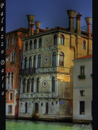 Вплоть до 60-х годов ХХ века у дворца не