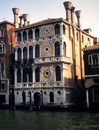 Среди владельцев Ка' Дарио можно назвать